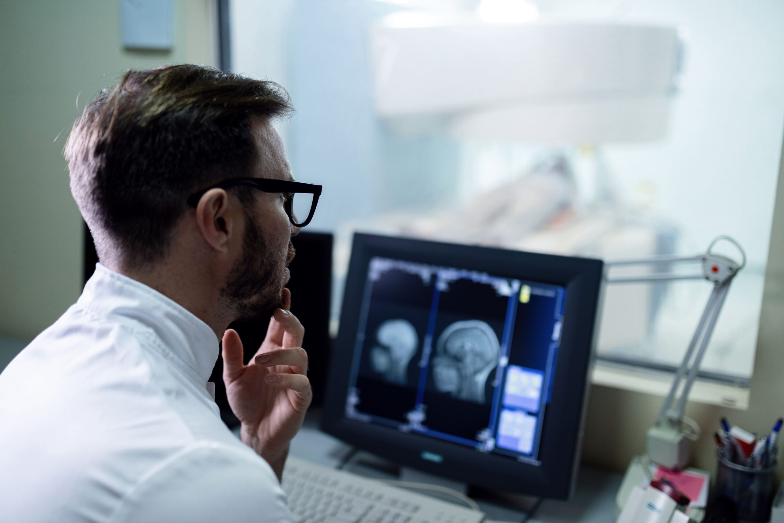 médico realizando uma hipótese diagnóstica