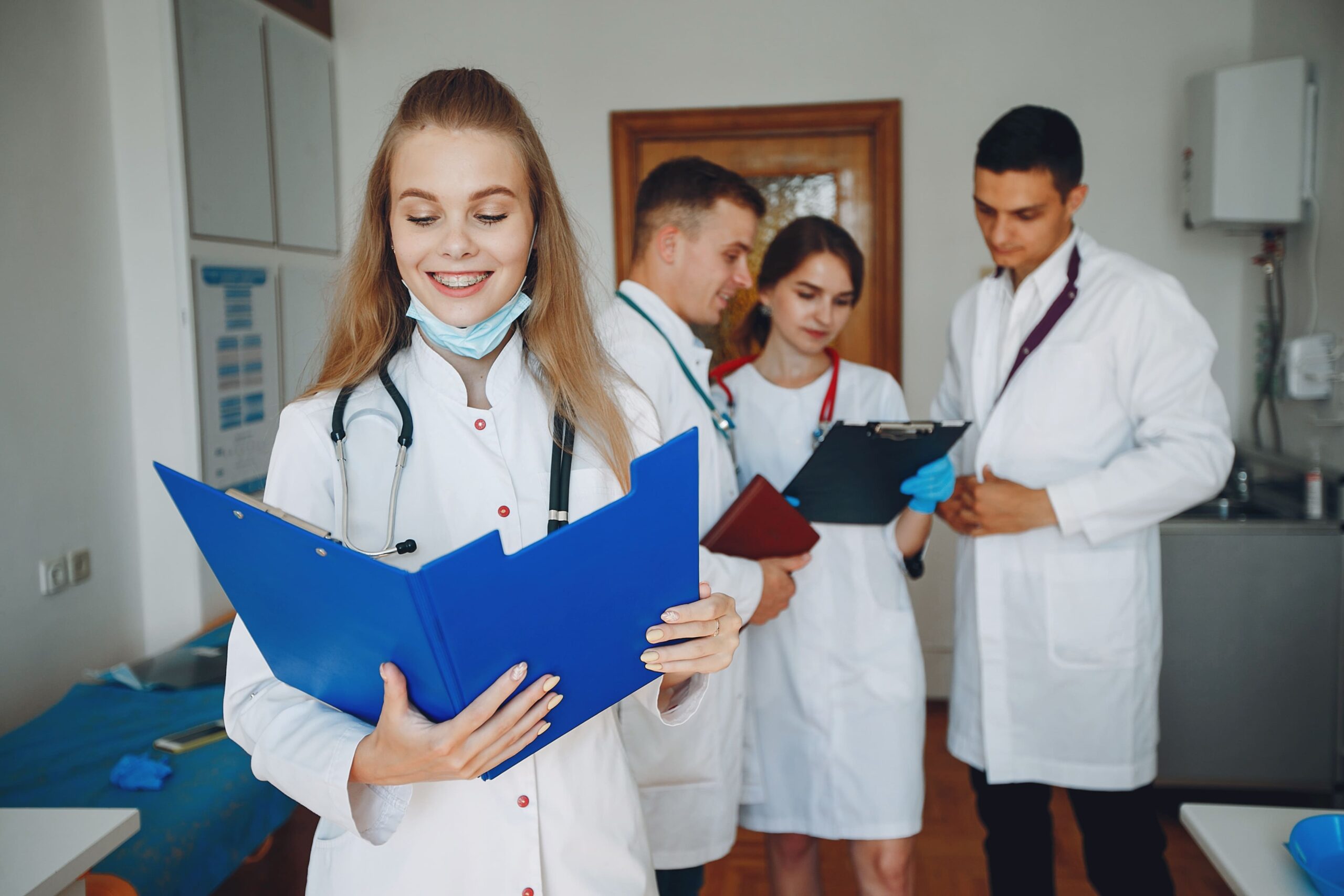 médica fazendo uma pós-graduação