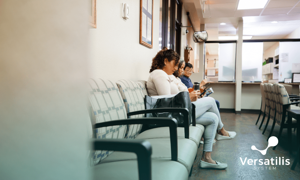 pacientes aguardando atendimento médico